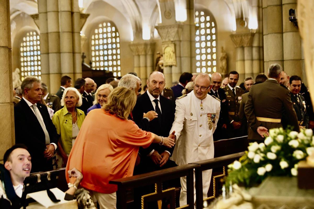Alcaldesa, Carmen Moriyón, y el concejal de Relaciones Institucionales y Juventud, Jorge González-Palacios, asisten a la ofrenda floral a la Virgen del Carmen, patrona de La Armada.