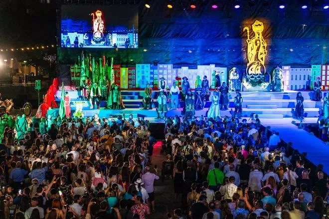 La Vila Joiosa presenta a sus cargos para los Moros y Cristianos 2025