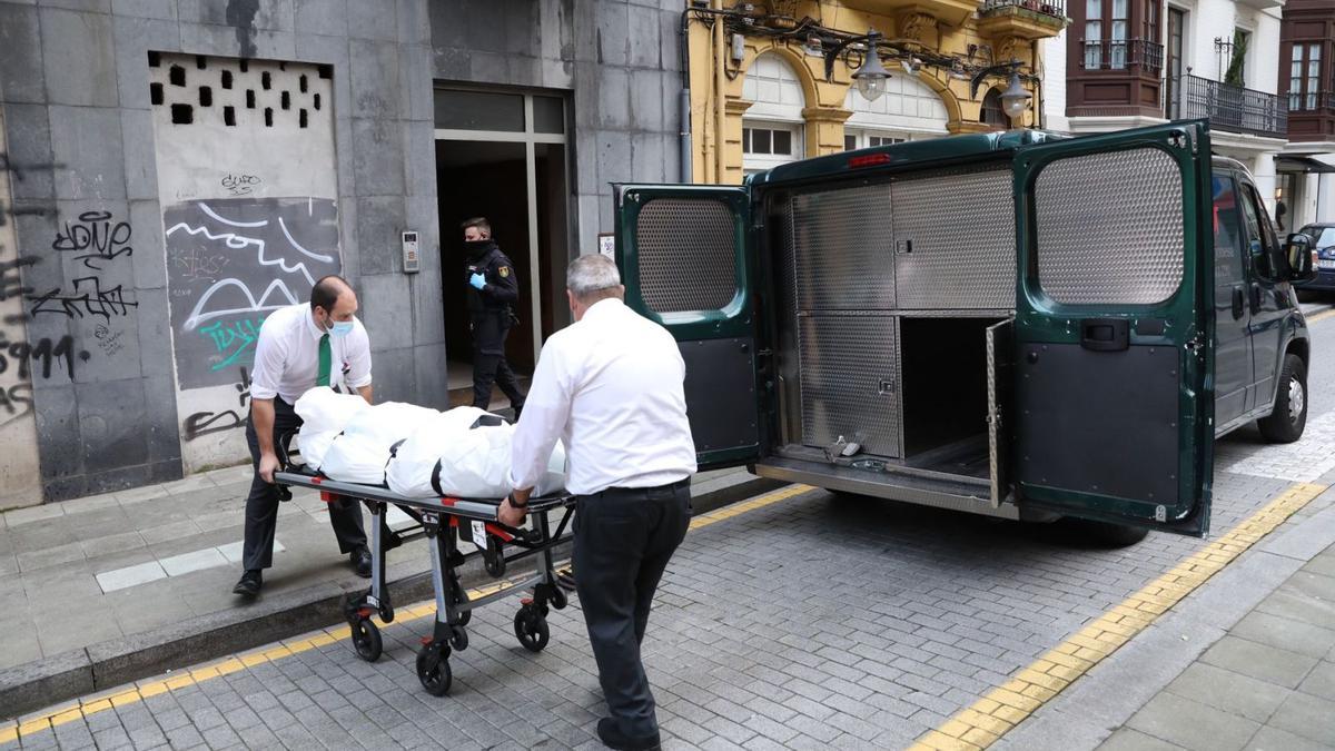 Hallan a un fallecido en el edificio “okupa” del Carmen que la Policía