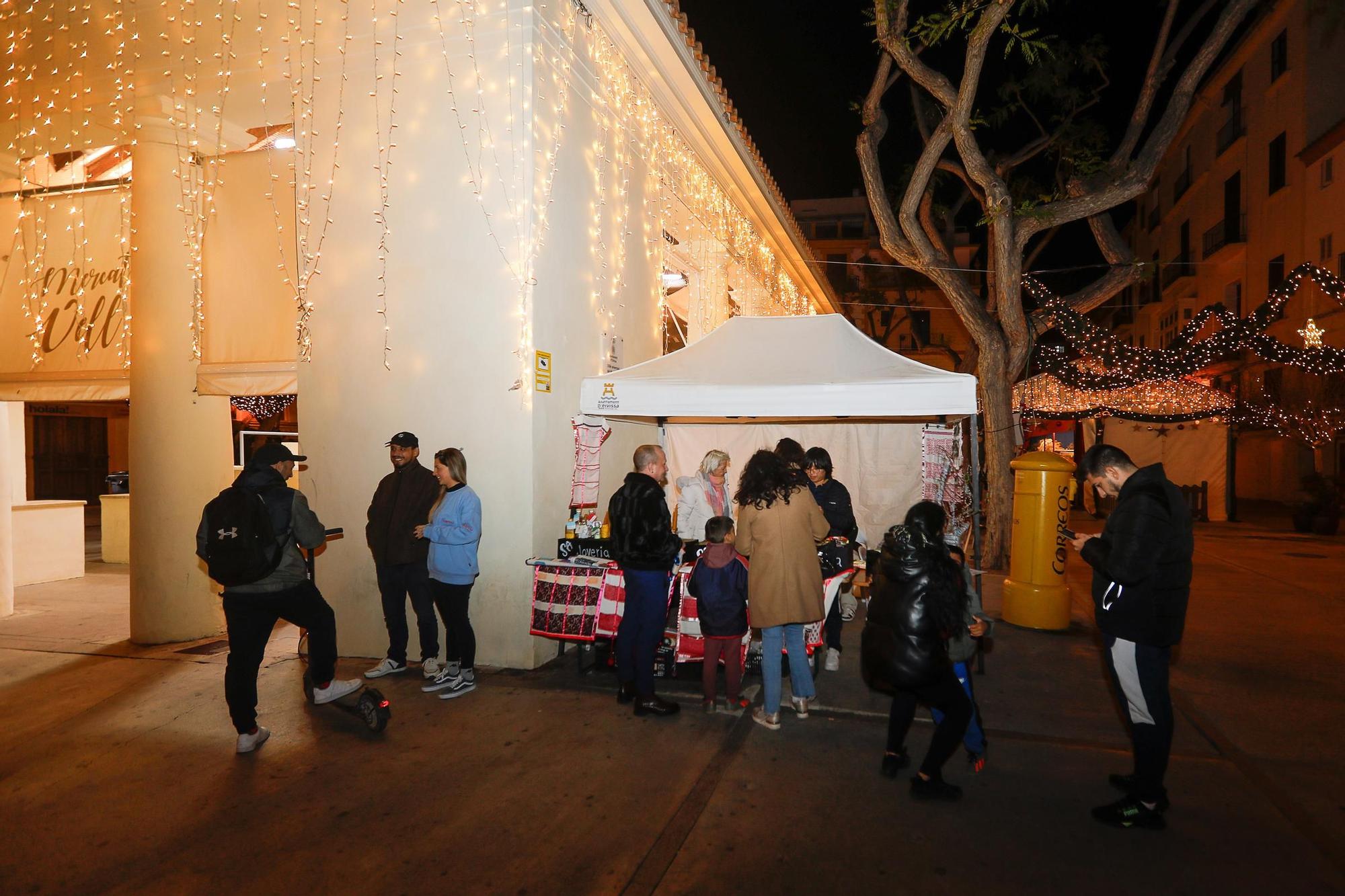 Mira las imágenes del puesto de los usuarios del centro de Sa Joveria en el Mercat Vell