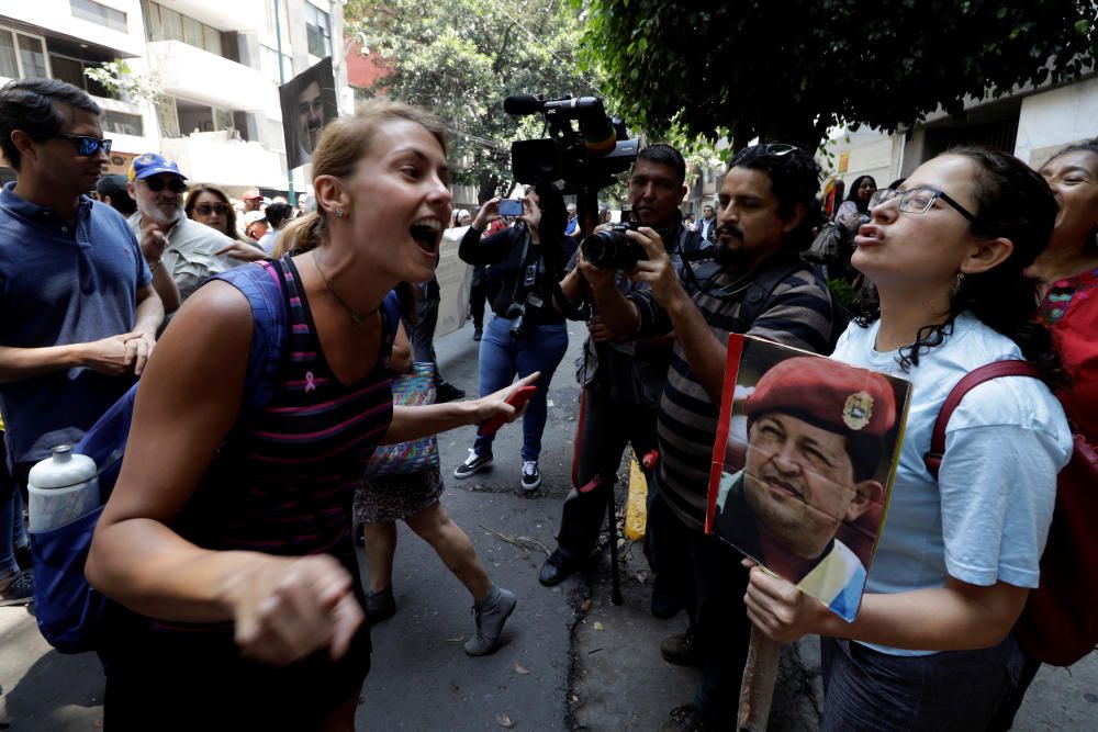 Tensió a Veneçuela per l'aixecament civil promogut per Guaidó