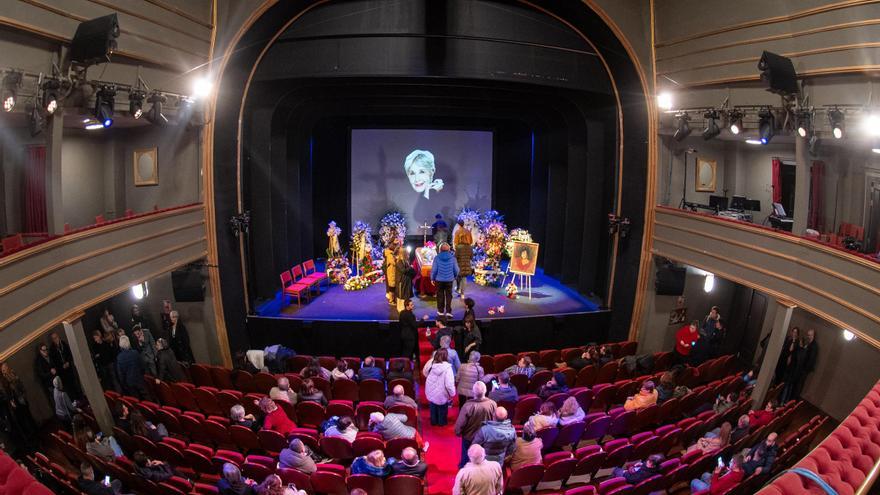 Adéu Família!: 29 Paperback - 30 Dec. 2024