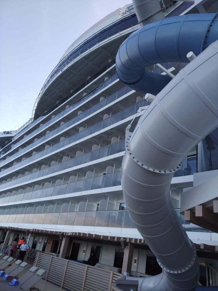 Estreno en Vigo del crucero con sello de Katy Perry