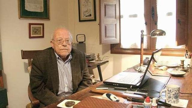José Jiménez Lozano, en su despacho.