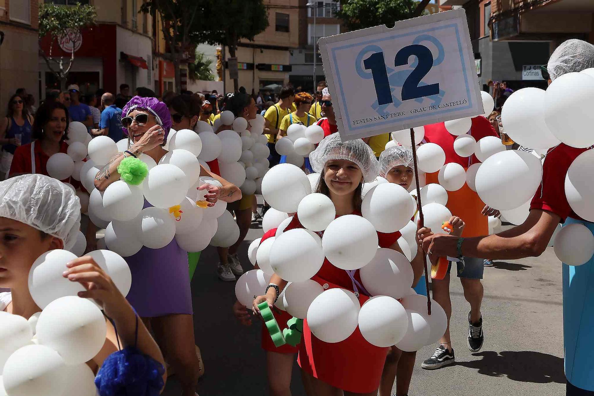 El Grau da inicio a las fiestas de Sant Pere con pólvora, bous y música