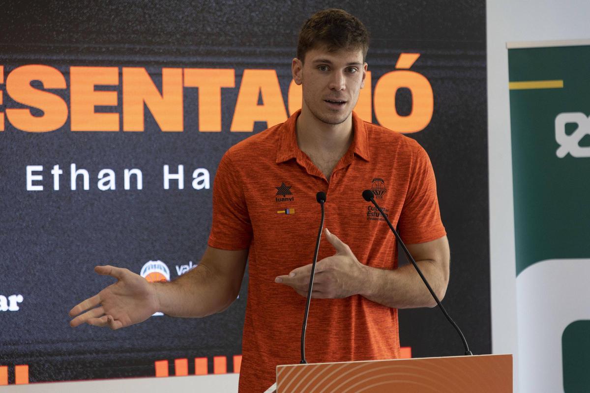 Ethan Happ aún tiene un año de contrato más