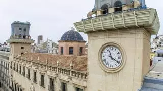 Alicante encara la rehabilitación de las torres del Ayuntamiento más de un año después del derrumbe parcial