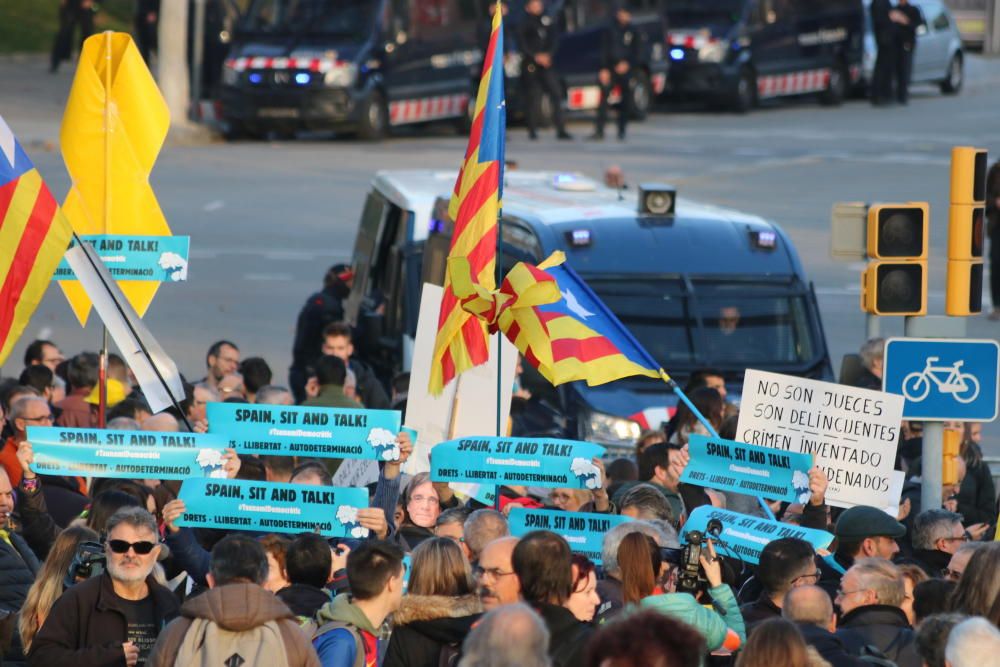 Protesta de Tsunami entorn el Camp Nou