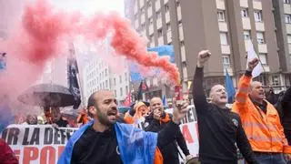 Los estibadores toman Avilés en nombre de la "dignidad": "Las grandes empresas sólo piensan en el dinero, no en gente como nosotros"