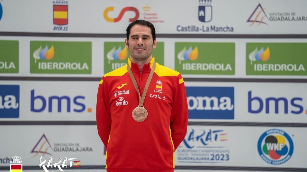 Fran Lozano con la medalla de bronce conseguida en el campeonato de Europa