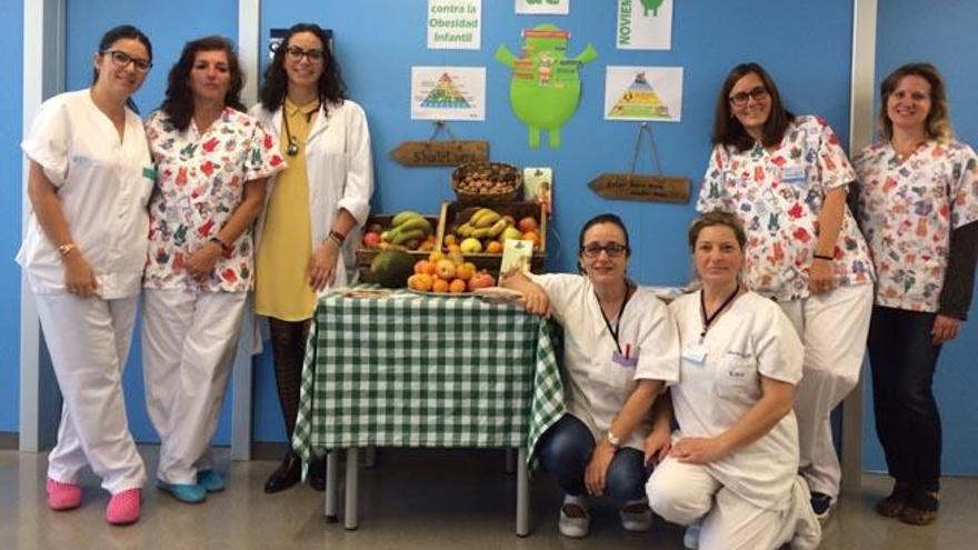 El personal del centro de salud de Sant Jordi que participó en la mesa informativa.