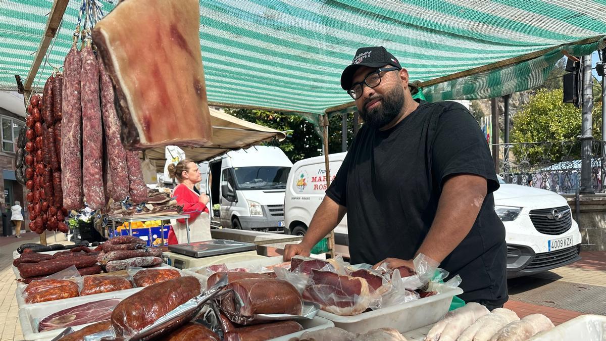 Los miércoles de Luarca, un mercado con casi 40 años: "Aquí nos conocemos todos por nombre y apellidos"