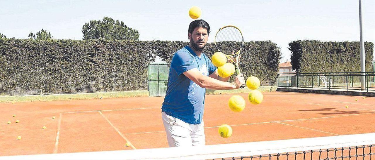 Kiko Navarro, en el Club de Campo de El Palmar, donde entrena a jóvenes talentos.