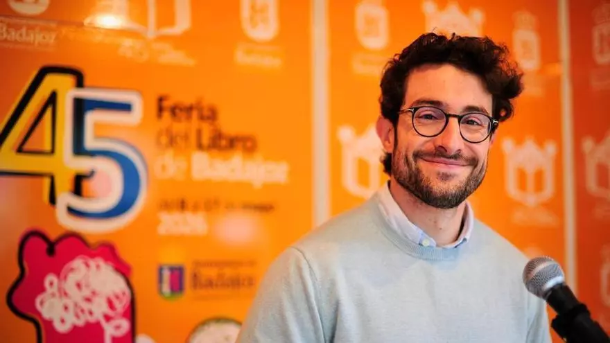 Vídeo | Fernando Bonete defiende la literatura como "refugio frente al radicalismo"