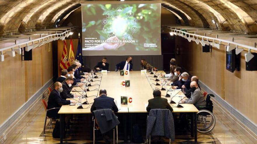 La mesa de la energía la componen varios consejeros junto a todo tipo de actores, desde los agentes sociales o las entidades locales hasta los productores de energía.