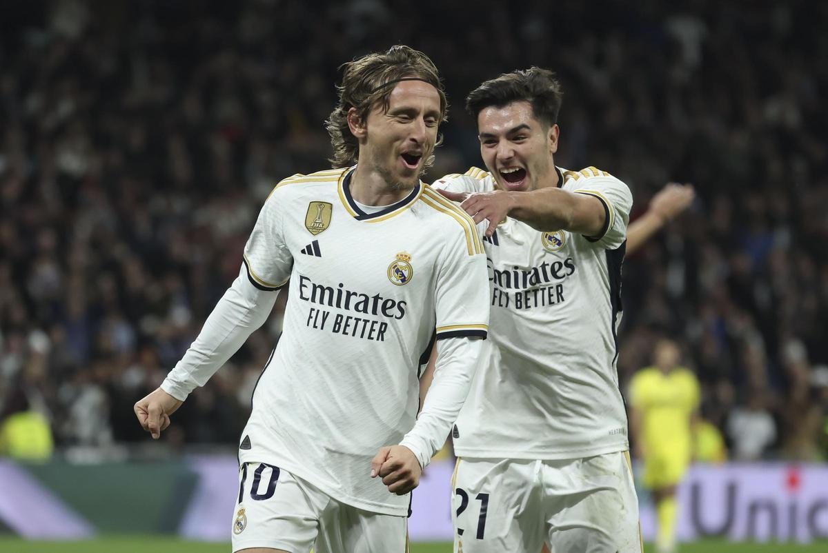 Luka Modric celebra su gol con Brahim en el partido frente al Villarreal.