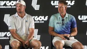 DeChambeau atiende a los medios junto a sueco Henrick Stenson