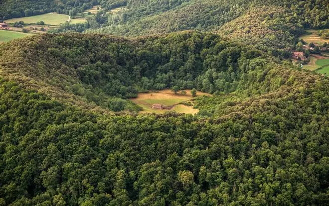 Panorámicas de infarto: así es el Parque Natural de la Garrotxa a vista de pájaro