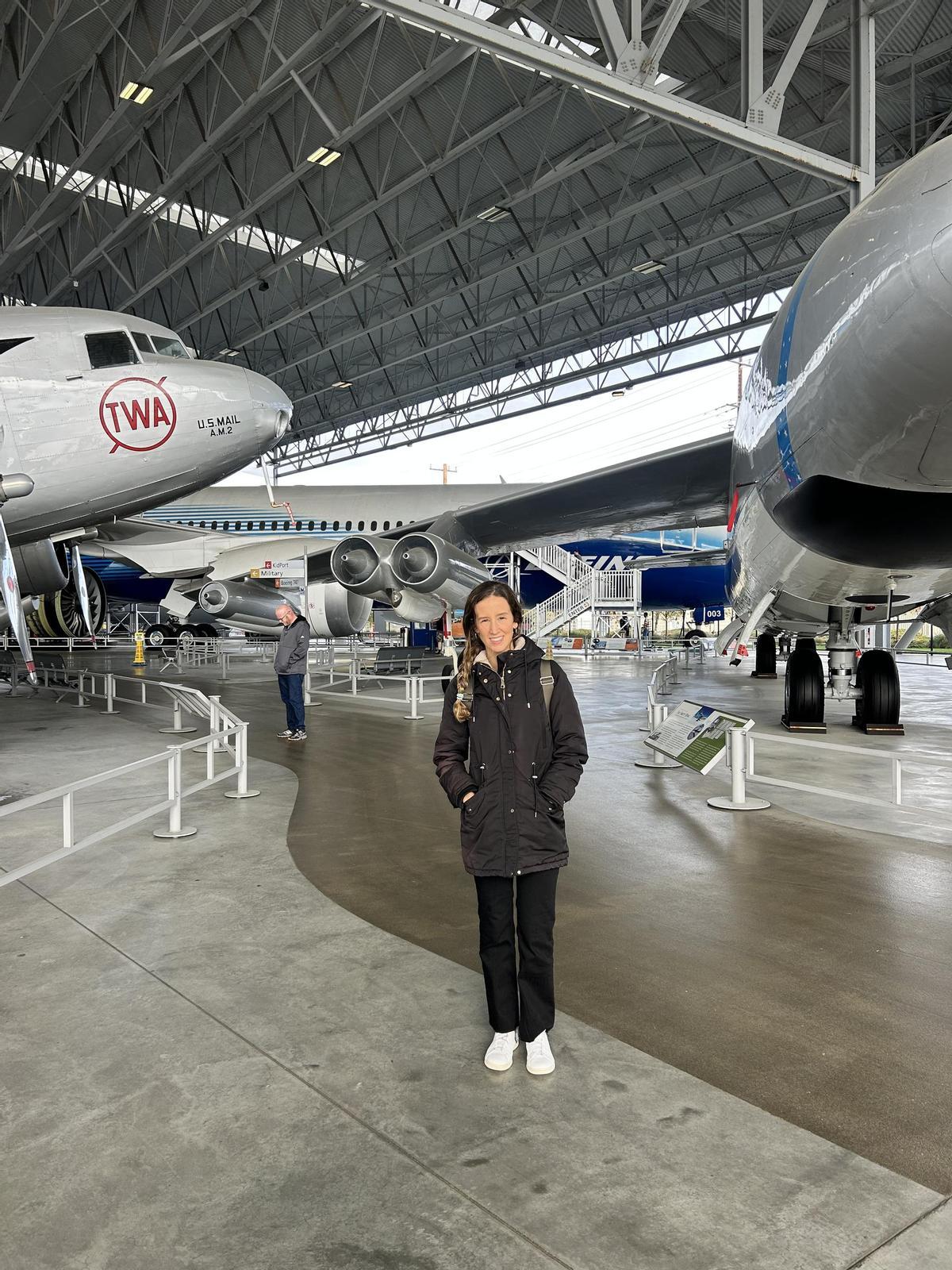 Ana aplica su trabajo científico al ámbito de la aviación.