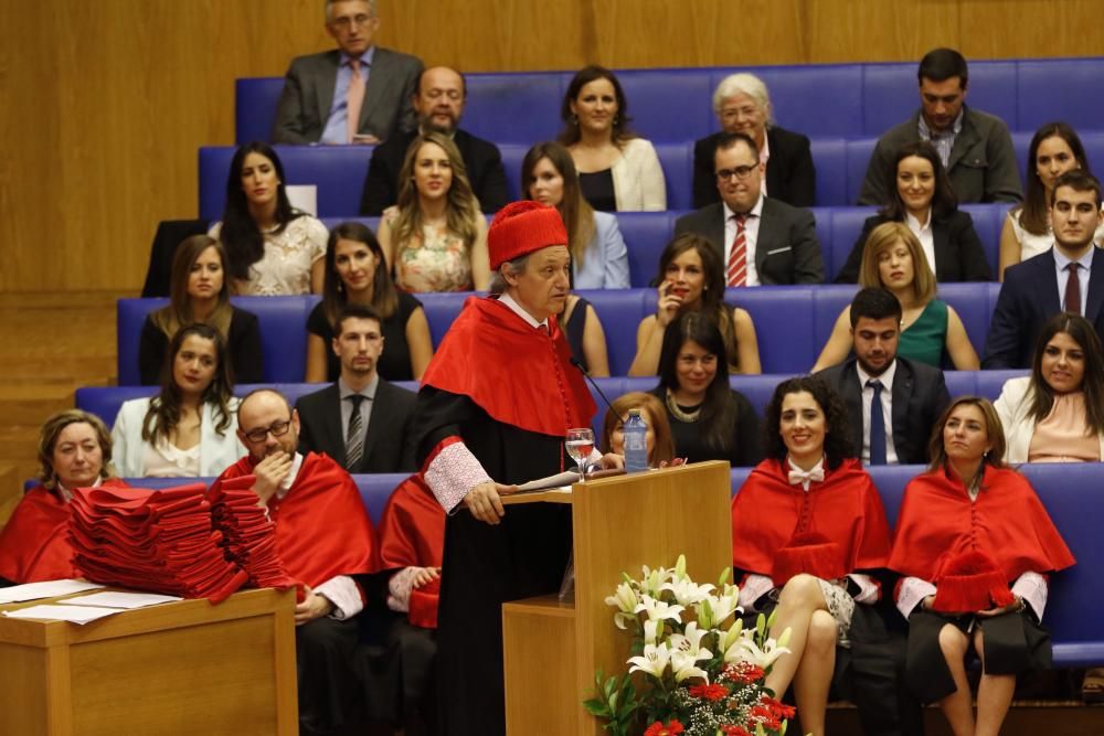 Graduación de "Teleco" y Derecho Económico