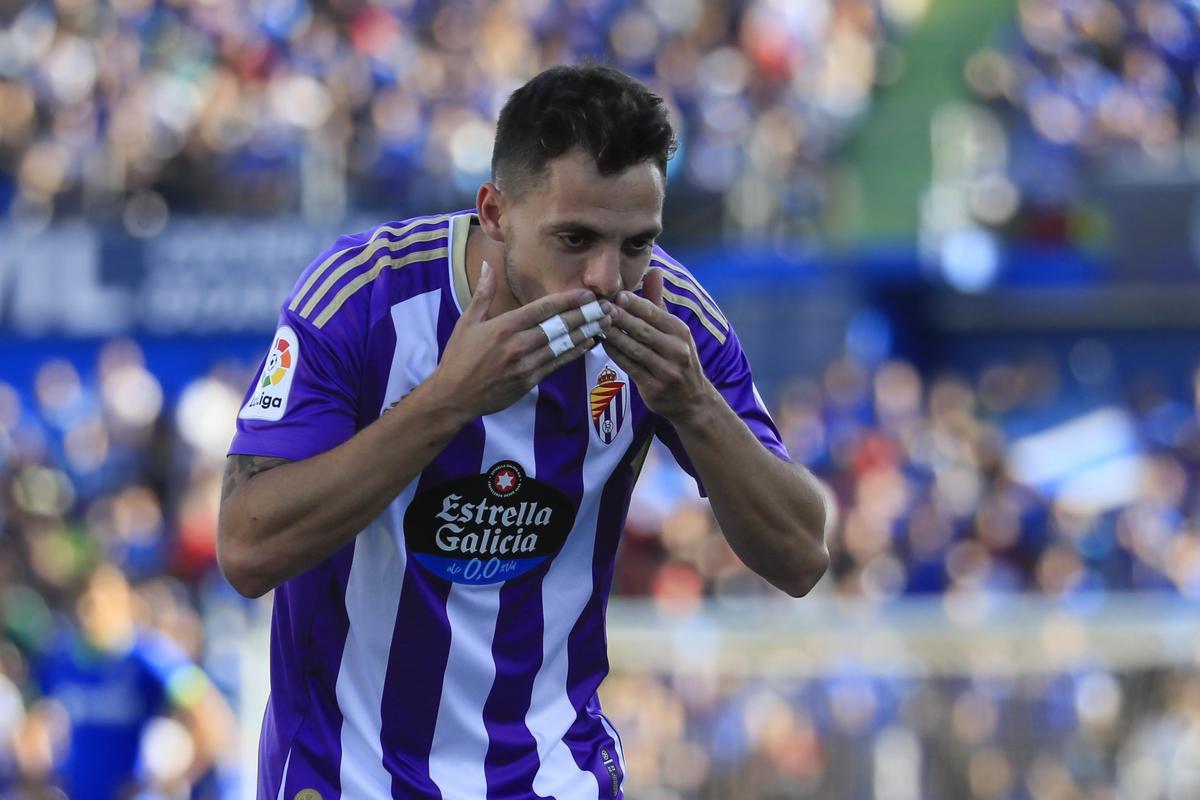 GETAFE(MADRID), 01/10/2022.- El delantero del Valladolid Óscar Plano, celebra su gol contra el Getafe, durante el partido de la jornada 7 de LaLiga Santander en el Coliseum Alfonso Pérez de Getafe.- EFE/Fernando Alvarado