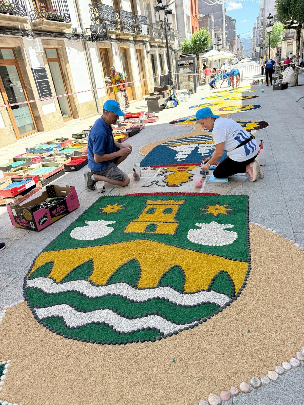Los alfombristas de Cunchas e Flores, de Bueu, el Corpus San Paio 2026 en A Estrada