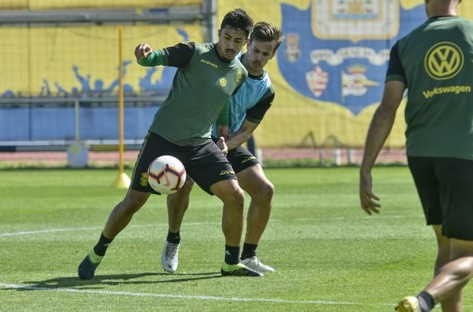 TELDE. Entrenamiento de la UDLP  | 02/04/2019 | Fotógrafo: José Pérez Curbelo