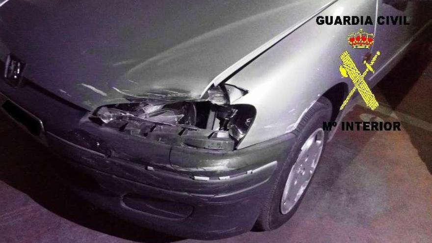 El vehículo que se dio a la fuga tras el accidente en Santullano.