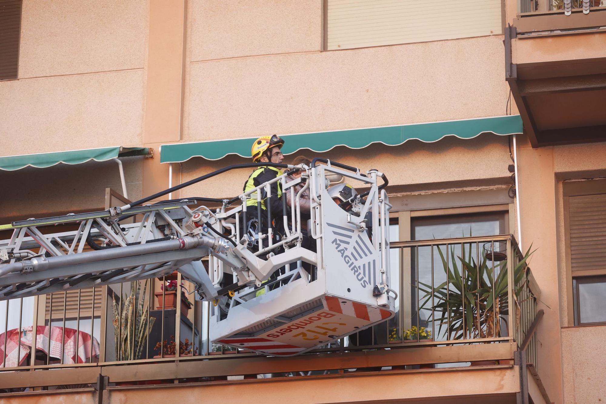 Susto en El Campello: cae el voladizo de un edificio