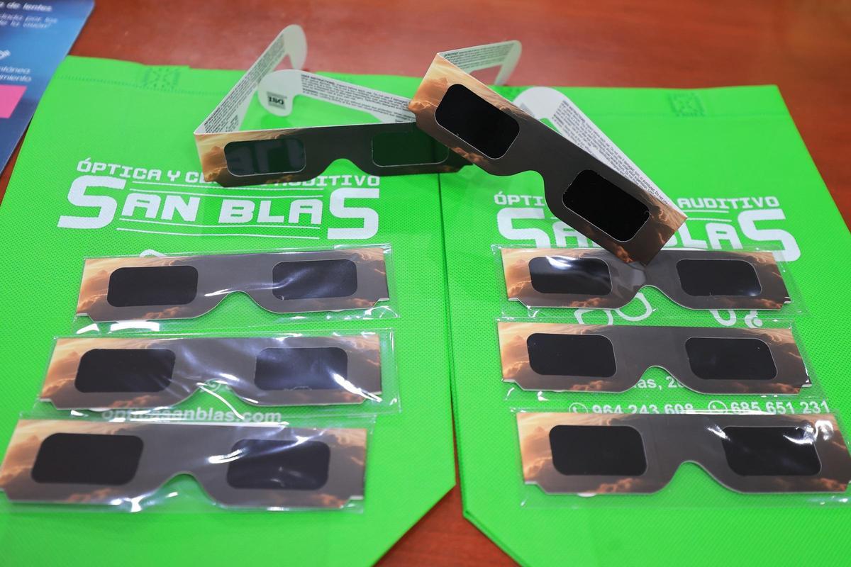 Gafas homologadas para ver el eclipse.