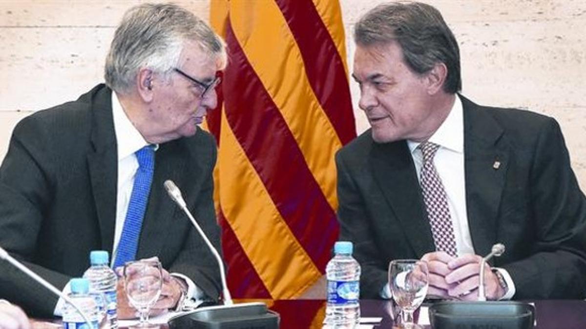El fiscal general del Estado, Eduardo Torres Dulce, y el 'president' Artur Mas, en el Palau de la Generalitat.