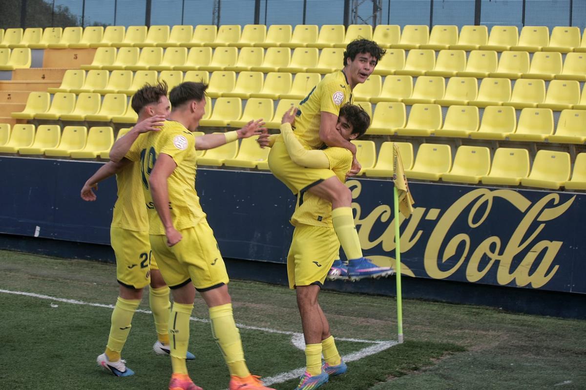 Los jugadores del Villarreal celebran el gol de Iker Adelantado que supuso el 1-0.