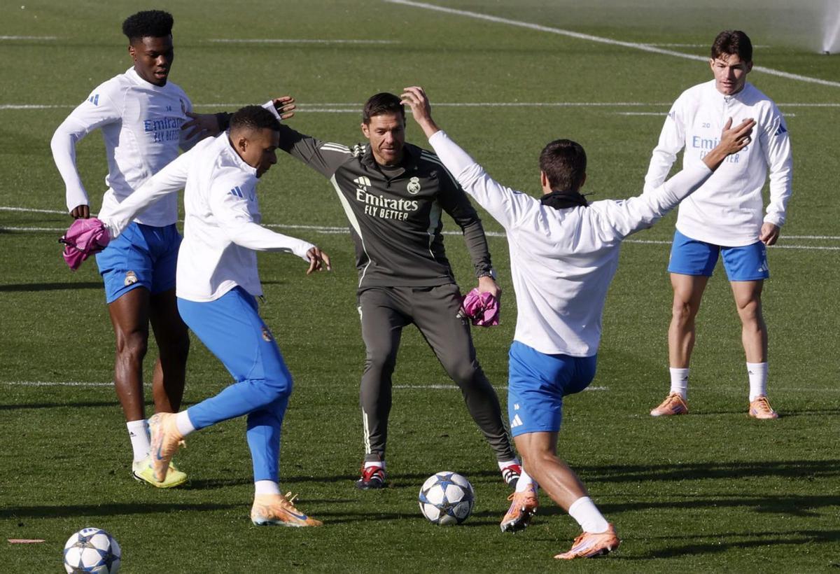 Xabi, al Pireu sense marge d’error ni ningú que el defensi