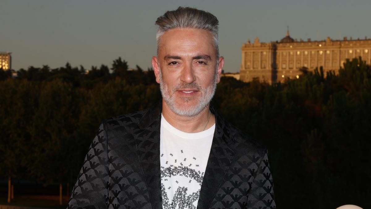 Kiko Hernández ha sido ingresado en el hospital por la huelga de hambre que está haciendo junto a su marido.