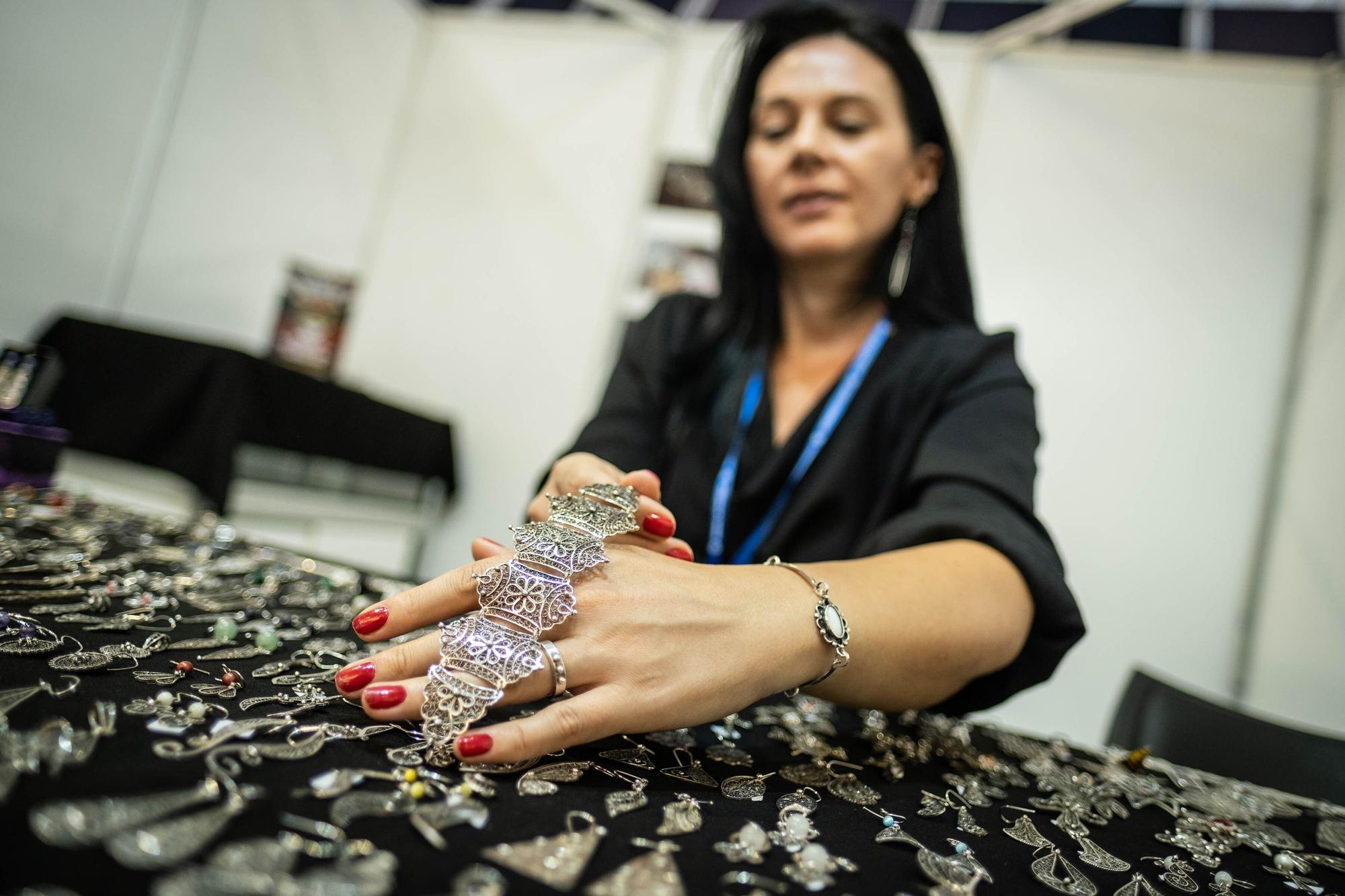 Un homenaje en Tenerife al Carnaval Internacional en la Feria Tricontinental de Artesanía