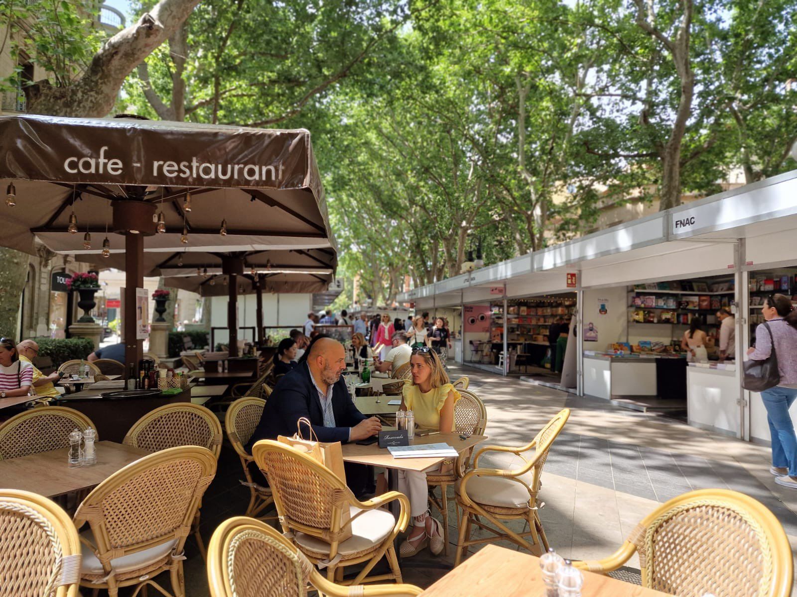 Jaime Martínez ha aprovechado para pasear por Palma y tomar algo.