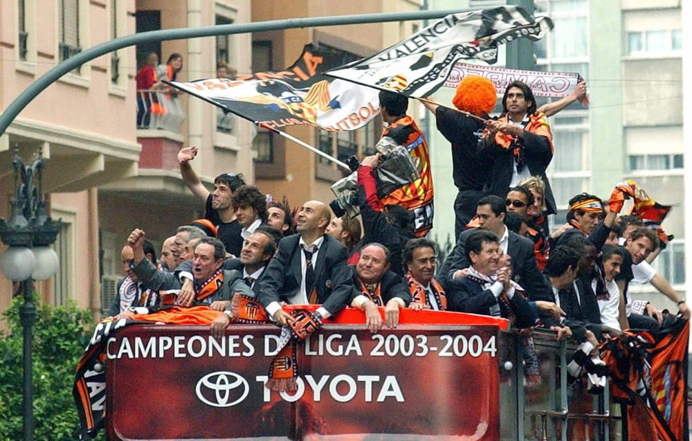 Las Inolvidables Imagenes Del Valencia Campeon De La Liga 03 04 Superdeporte