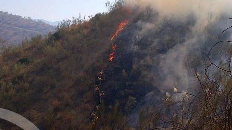 Vista aérea del fuego activo