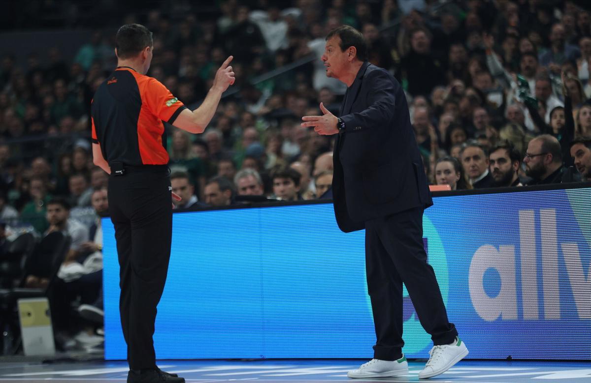 Ataman acabó descalificado ante el París Basketball por sus quejas y sancionado con 10.000 euros