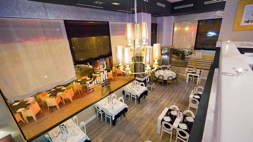 Salón del restaurante italiano La mafia se sienta a la mesa, en Córdoba.