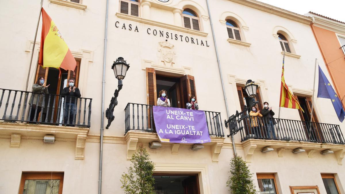 Pancarta en Xixona por el 8-M