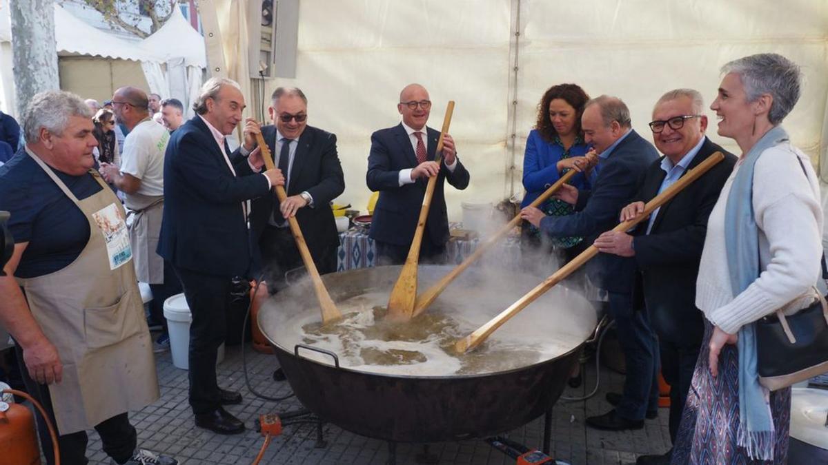 La ‘Festa del Vi Novell’ atrajo numerosos visitantes a Santa Maria. |