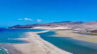 Esta es la playa de Canarias que todo el mundo compara con Maldivas