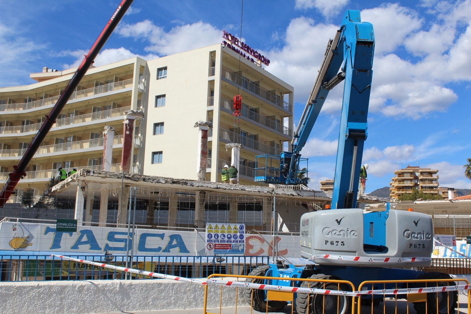 Empieza el derribo de la mítica Tasca El Pollo en Benicàssim