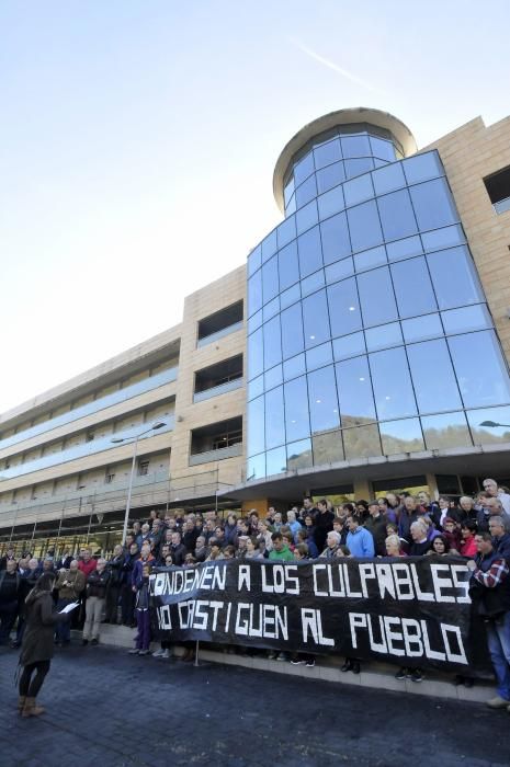 Protesta contra el cierre del geriátrico de Felechosa