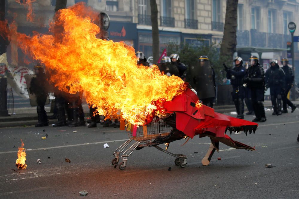 Disturbios en París en la celebración del 1 de Mayo