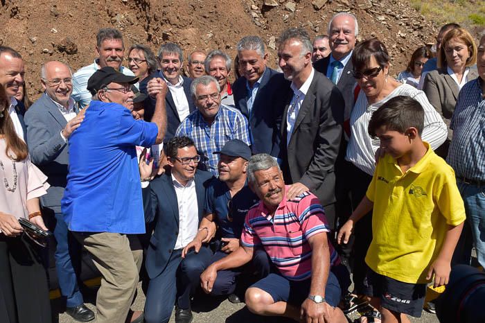 Apertura del primer tramo de la carretera de La ...