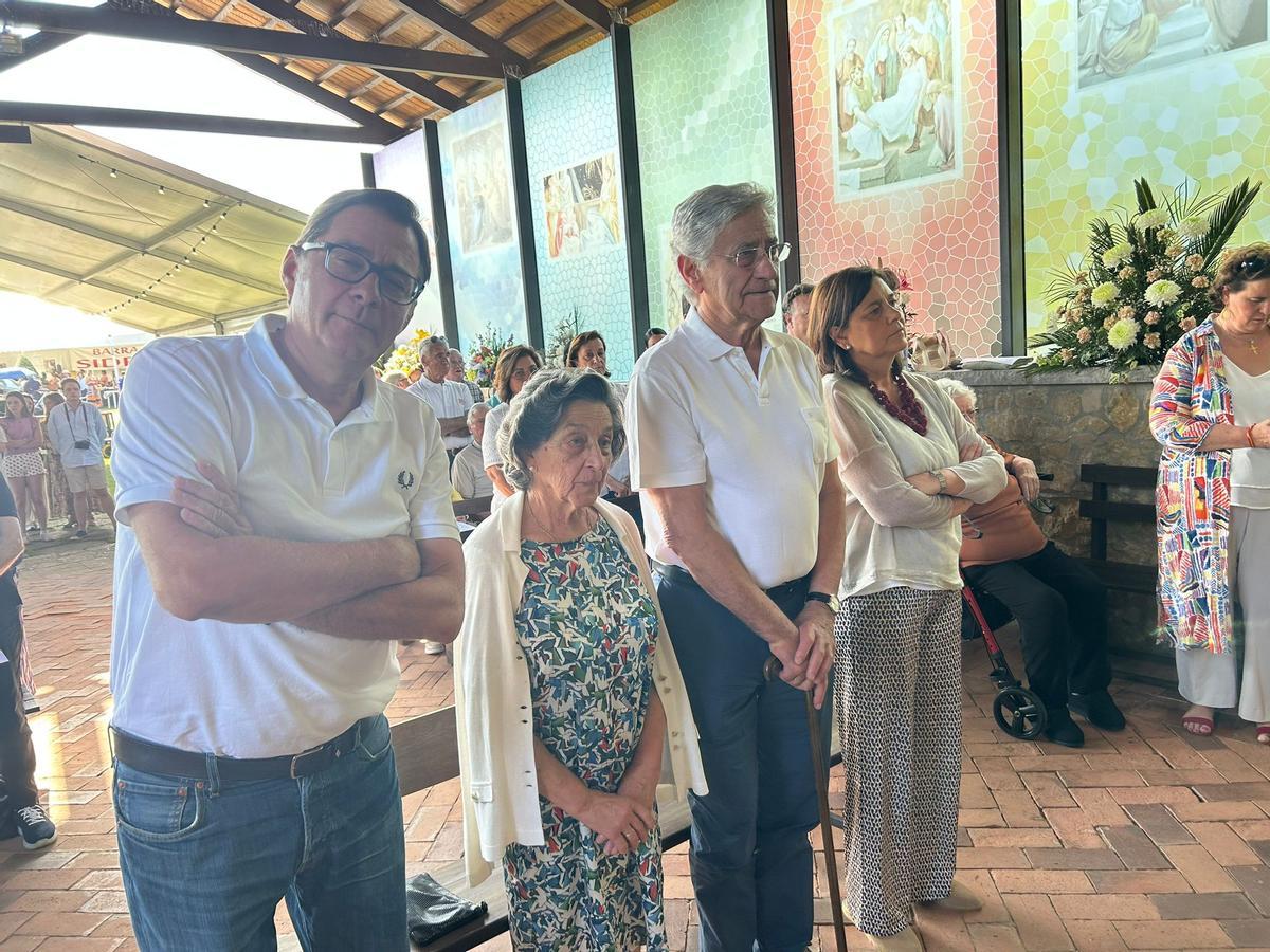 EN IMÁGENES: Homenaje vecinal a Joaquín Alperi y merienda de las fiestas de la Virgen de la Cabeza