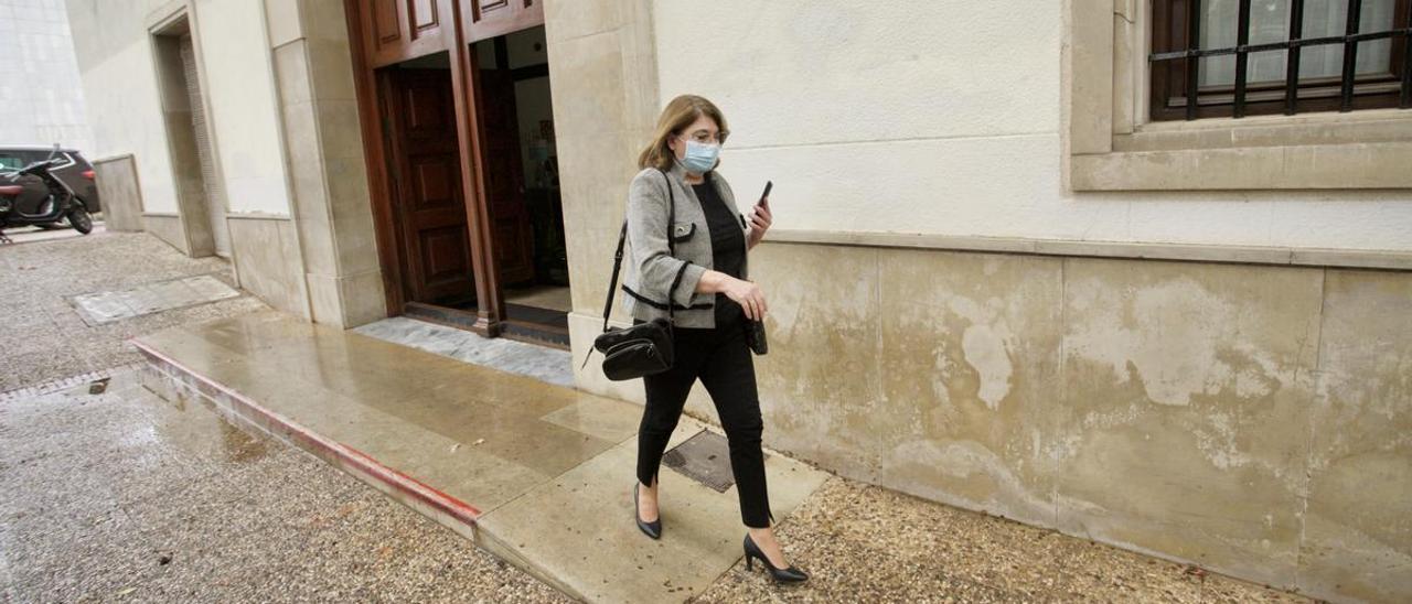 Mabel Campuzano, saliendo este jueves de San Esteban tras el Consejo de Gobierno.