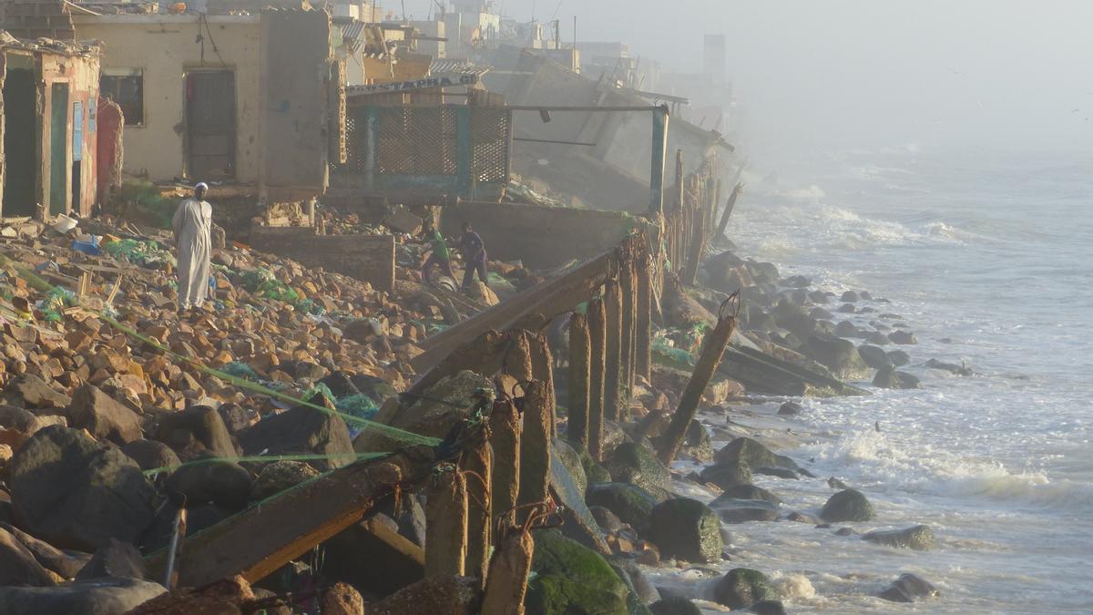 Viviendas arrastradas por la subida del mar en la ciudad costera de Saint Louis, en Senegal.